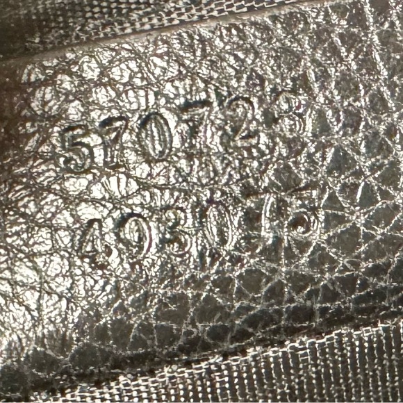 GUCCI▪️Grained Leather Zumi Pouch - Picture 9 of 11